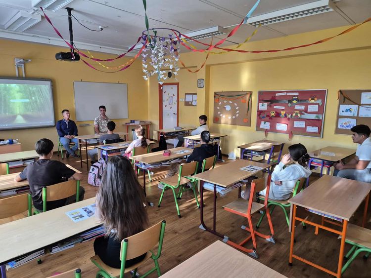 Pályaorientációs osztályfőnöki órán jártunk a Rákóczi Ferenc Magyar-Angol Két Tanítási Nyelvű Általános Iskolában